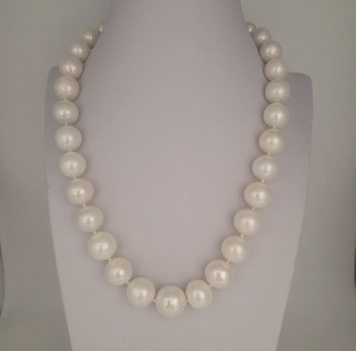 Witte freshwater Edison pearls 9x14mm round collier