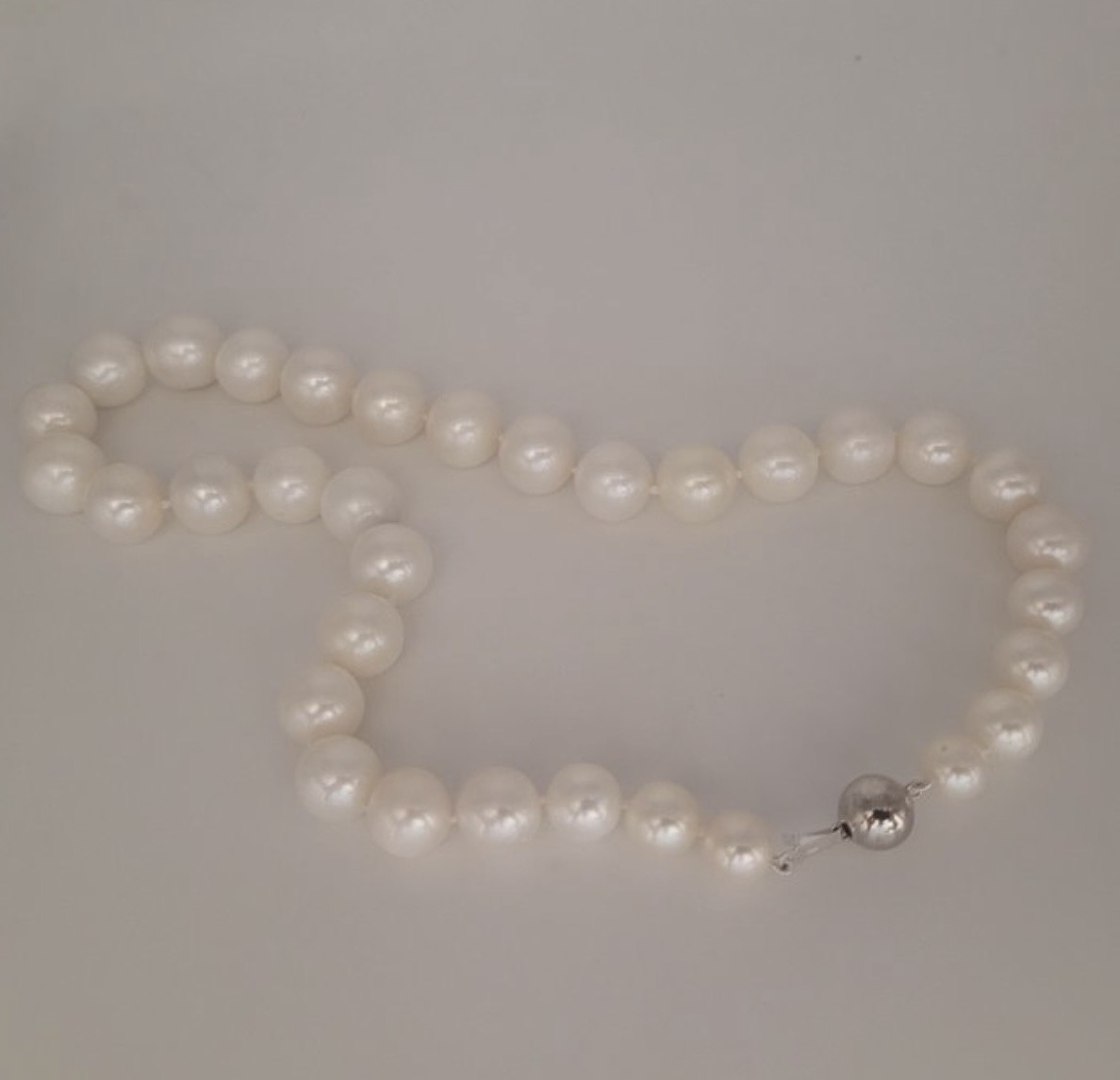 Witte freshwater Edison pearls 9x14mm round collier