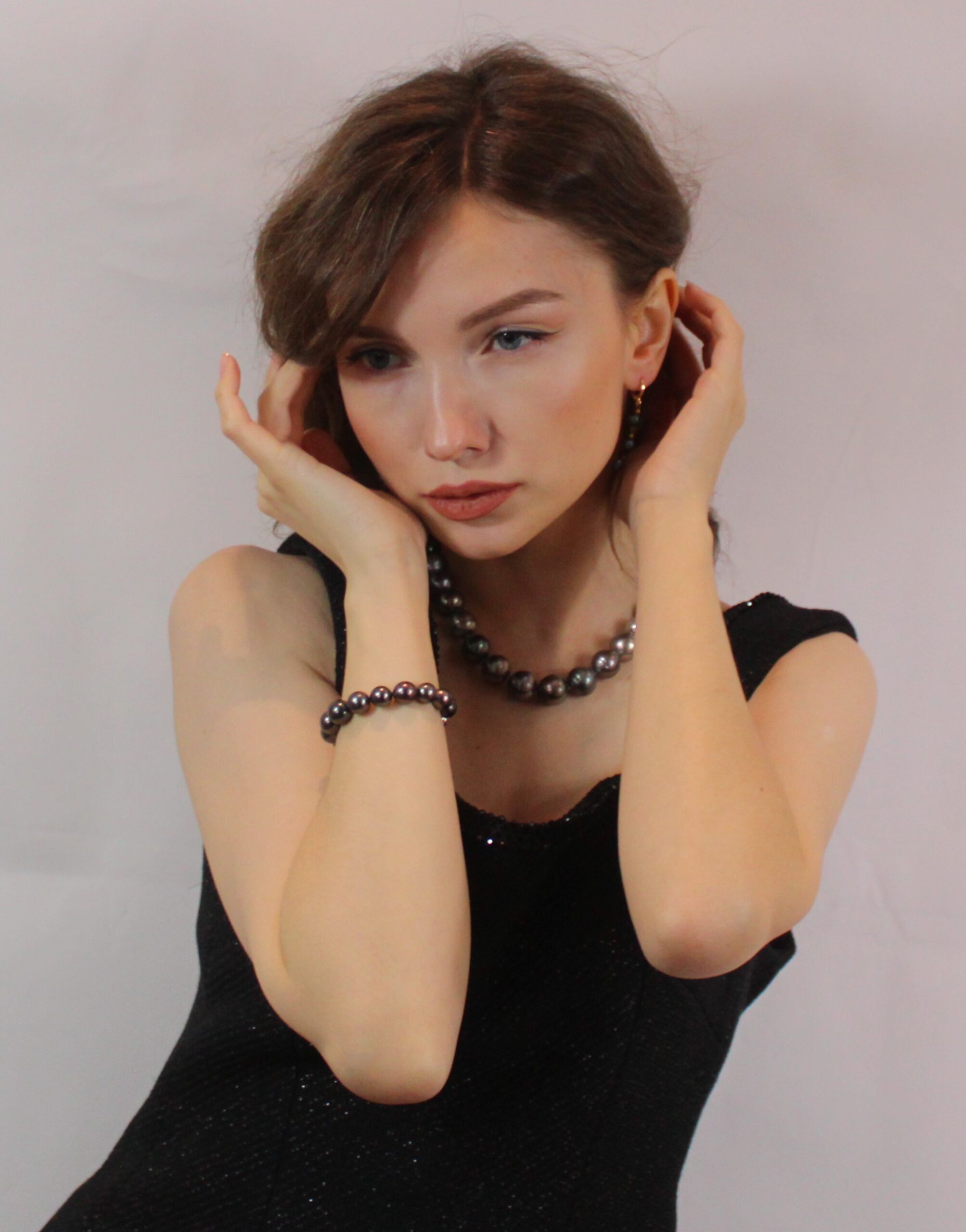 Multi peacock grote Tahitian parels collier 12.2x15.8mm 14 karaat witgoud